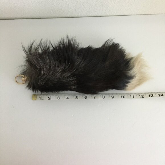Animal Fur Tail Keychain - Picture 3 of 4